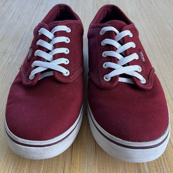 Vans Shoes - Like-new Women’s classic low Vans